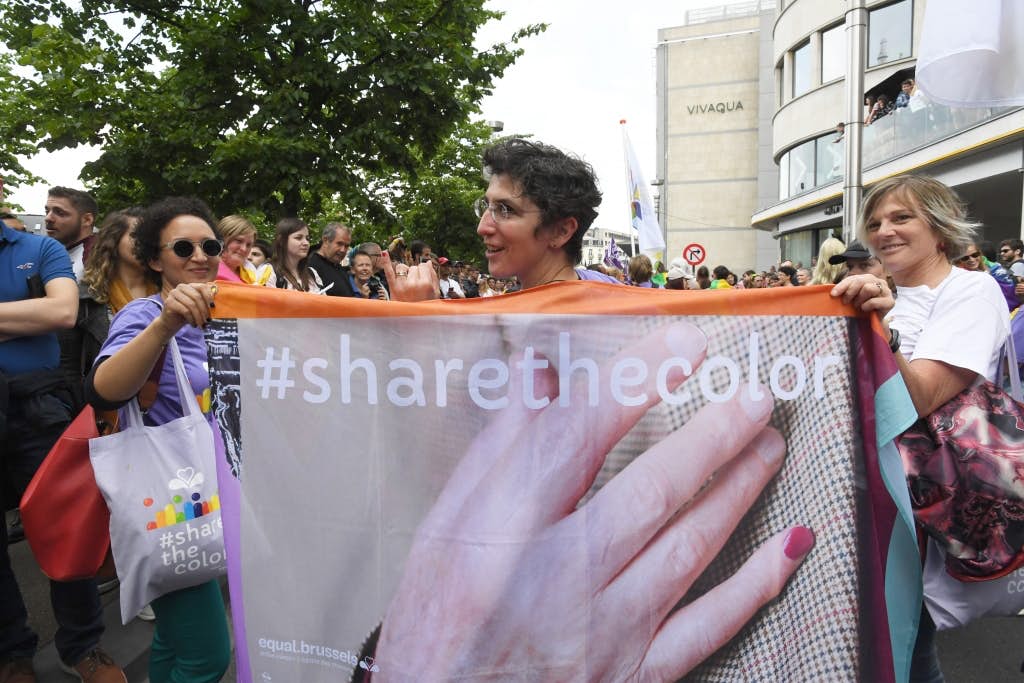 Onze collega's van equal.brussels dragen de kleuren van de Gewestelijke Overheidsdienst Brussel uit aan hun stand en in de optocht van de Belgian Pride