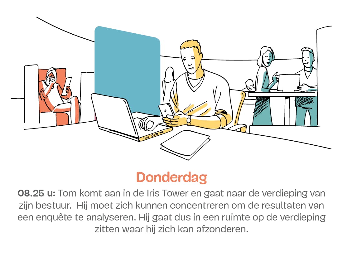 Man aan het werk op een laptop in een open ruimte