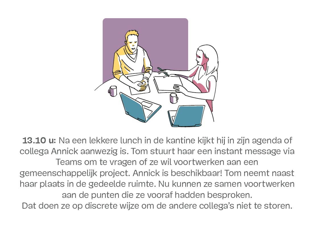 Een man en een vrouw praten aan een tafel