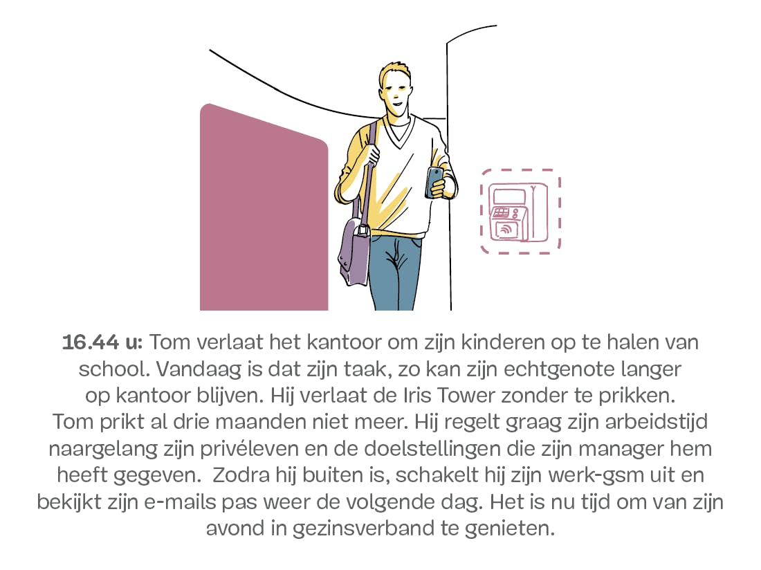 Man loopt door een gang