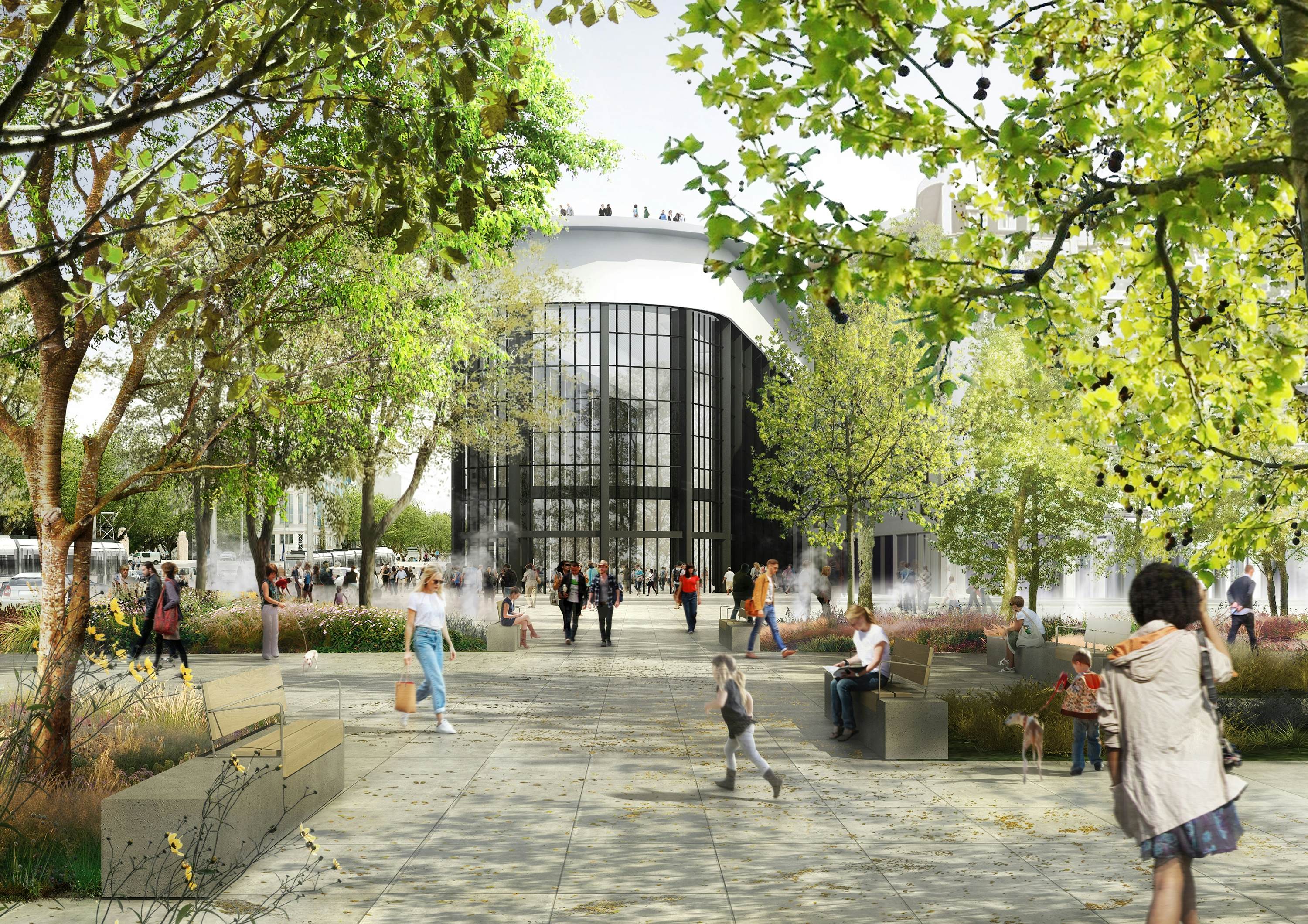 Voetganger die geniet van de schaduw van de bomen en van de nevelfonteinen.